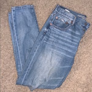 American Eagle Highrise tipped mom jeans